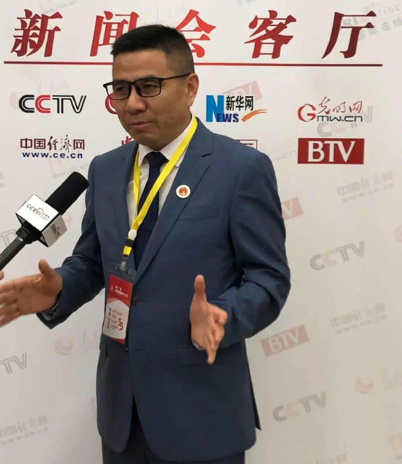 祝賀伊盾門窗董事長張龍偉榮獲“中國管理創新十大杰出人物”稱號！04